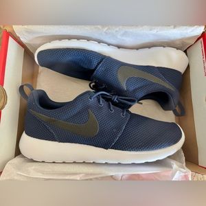 DS Nike Roshe One Sz 9.5